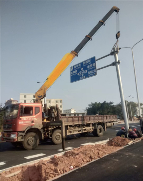 梅县区设备吊装租赁吊车要用多大吊车