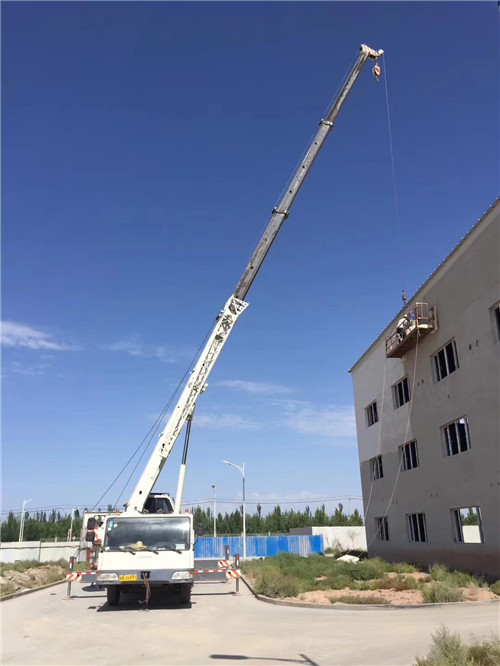 梅县区“轻装强干”—— 吊车的 “轻量化臂架” 技术