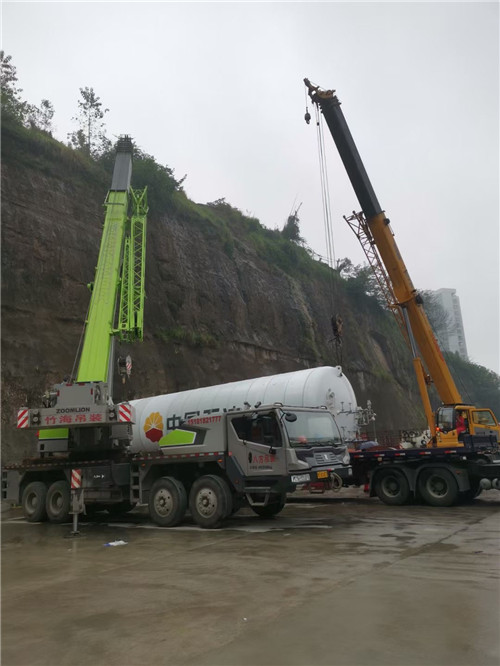 梅县区“不怕风雨冻”—— 吊车的 “恶劣环境适应” 技术